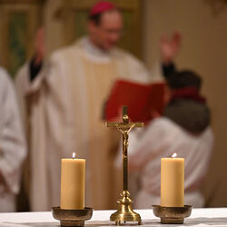 Osternachtsfeier mit Weihbischof Turnovszky