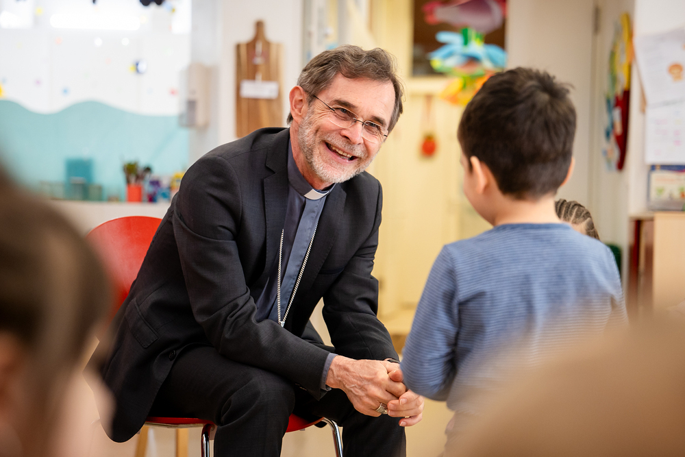 Erzbischof besucht Kindergarten am Stephansplatz