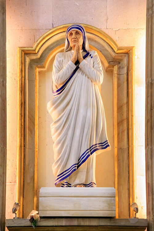 Statue von Mutter Teresa von Calcutta in der Culiacán Kathedrale